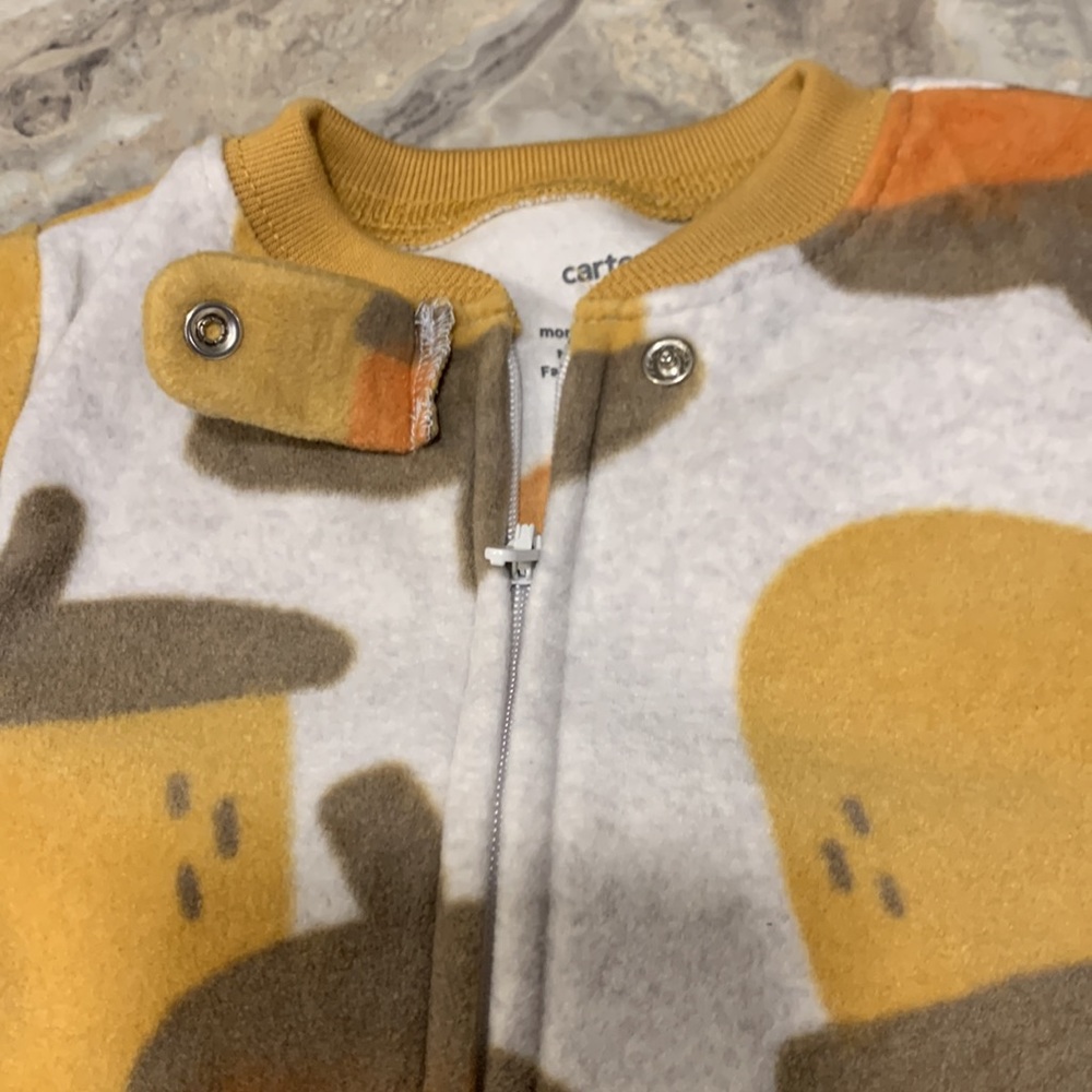 Carter’s footie pajama - Picture 4 of 4